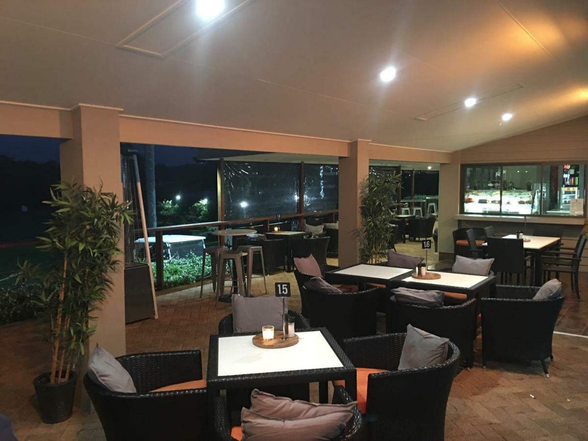 Fairway Village @ Windaroo Lakes Golf Club Exteriör bild
